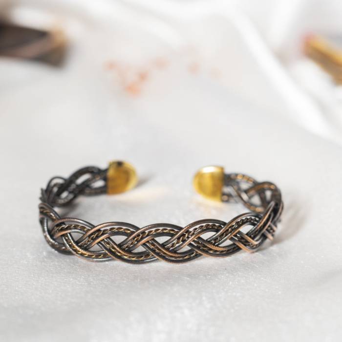 Nusnus Copper Curved Detailed Bracelet Black