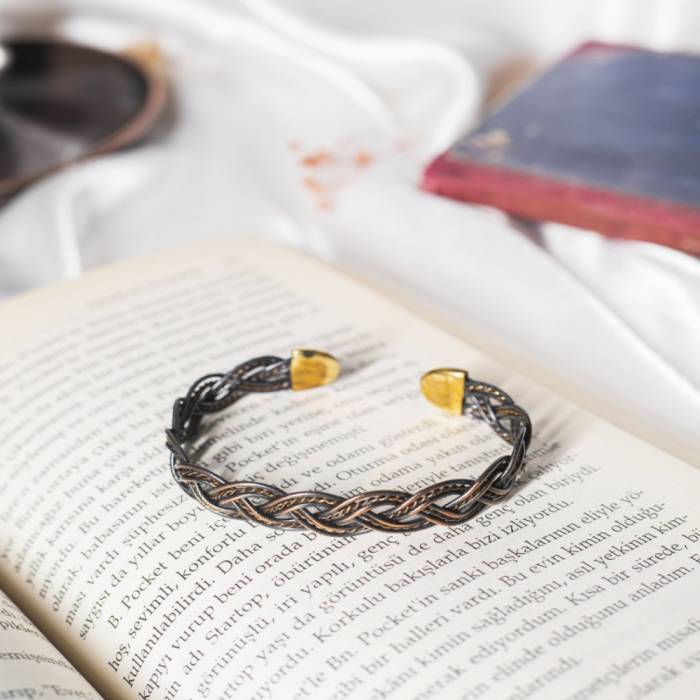 Nusnus Copper Curved Detailed Bracelet Black