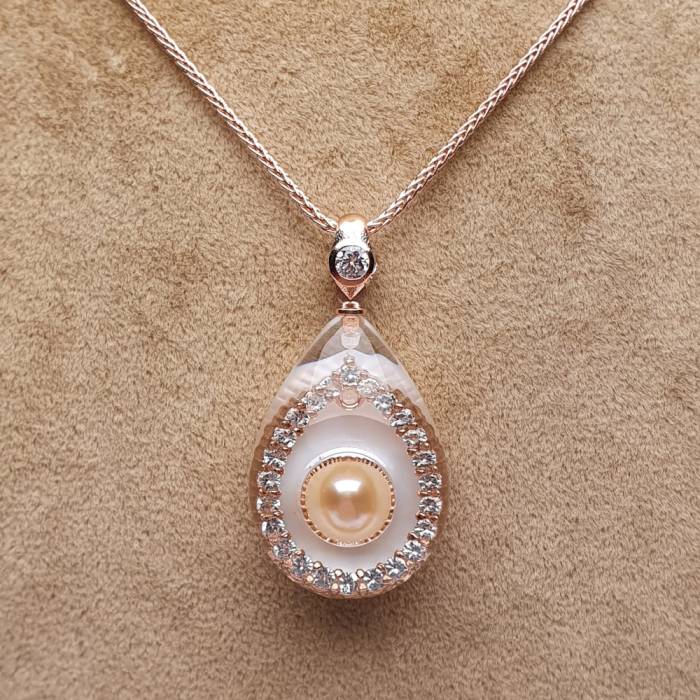 NusPearl012 Pearl & Mother of Pearl Necklace